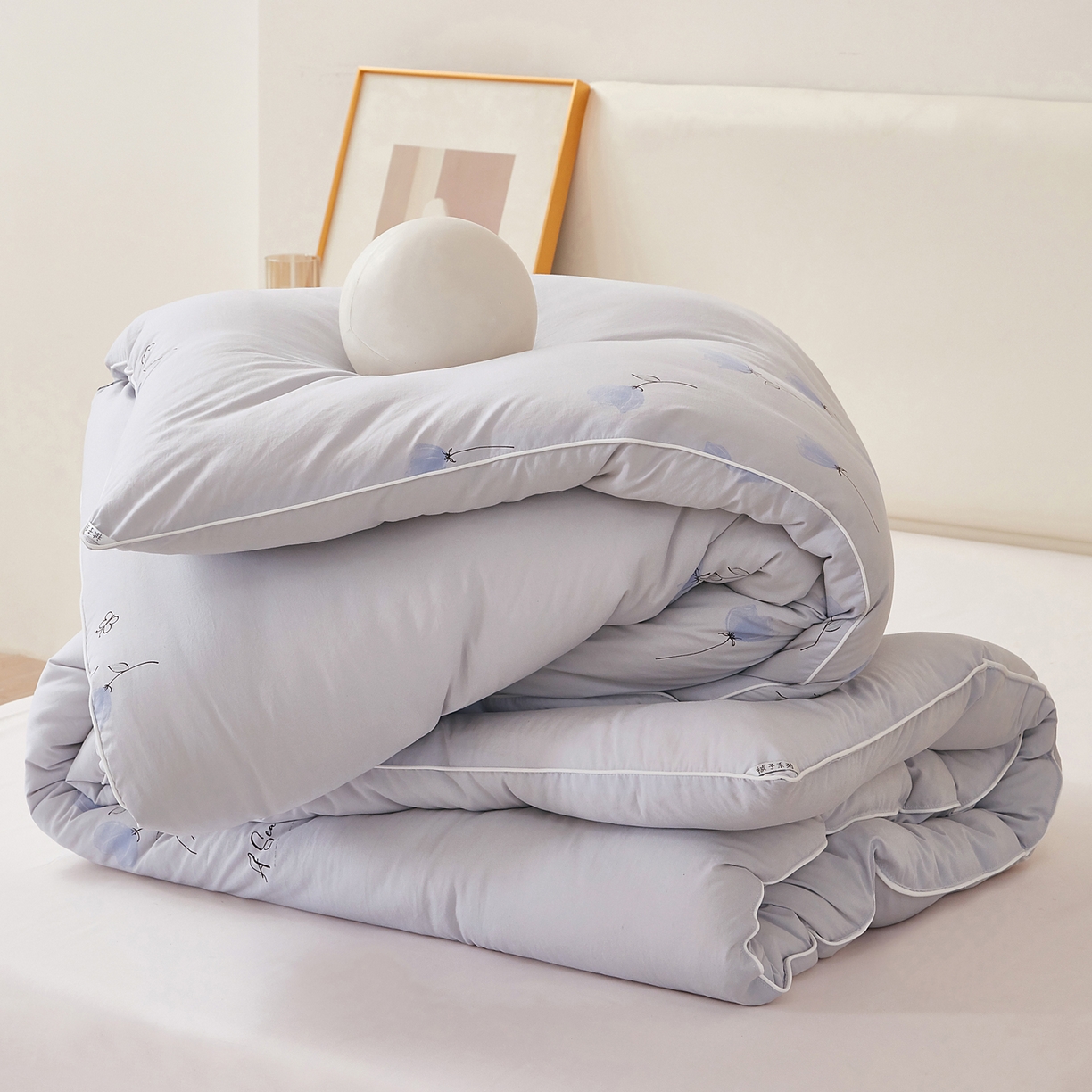 91家纺网 家纺一手货源 找家纺 尊妙被业 2025新款棉小柔大豆被被子被芯春秋被子母被直播批发夏被 虞美人-浅灰
