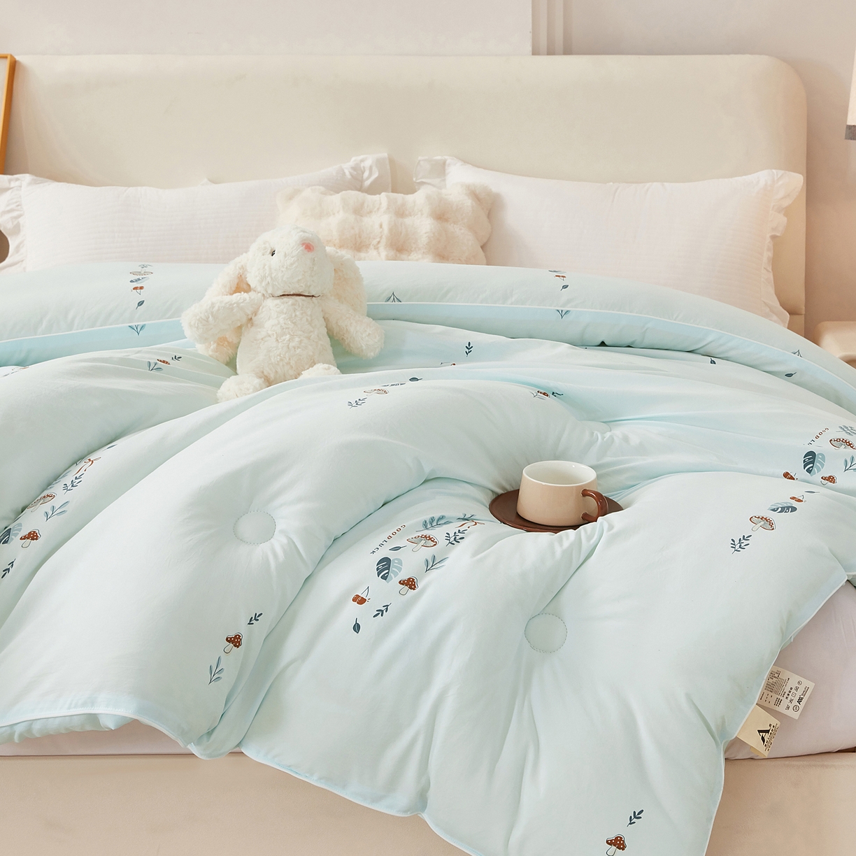 91家纺网 家纺一手货源 找家纺 尊妙被业 2025新款棉小柔大豆被被子被芯春秋被子母被直播批发夏被 春之笙-浅蓝