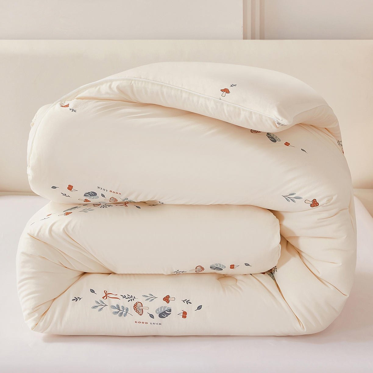 91家纺网 家纺一手货源 找家纺 尊妙被业 2025新款棉小柔大豆被被子被芯春秋被子母被直播批发夏被 春之笙-米色