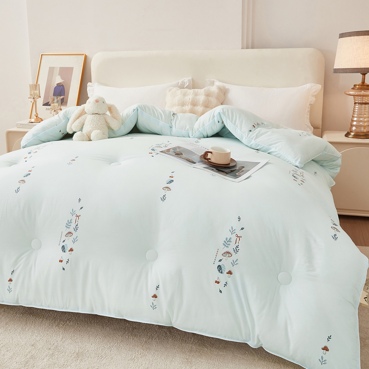 91家纺网 家纺一手货源 找家纺 尊妙被业 2025新款棉小柔大豆被被子被芯春秋被子母被直播批发夏被 春之笙-浅蓝