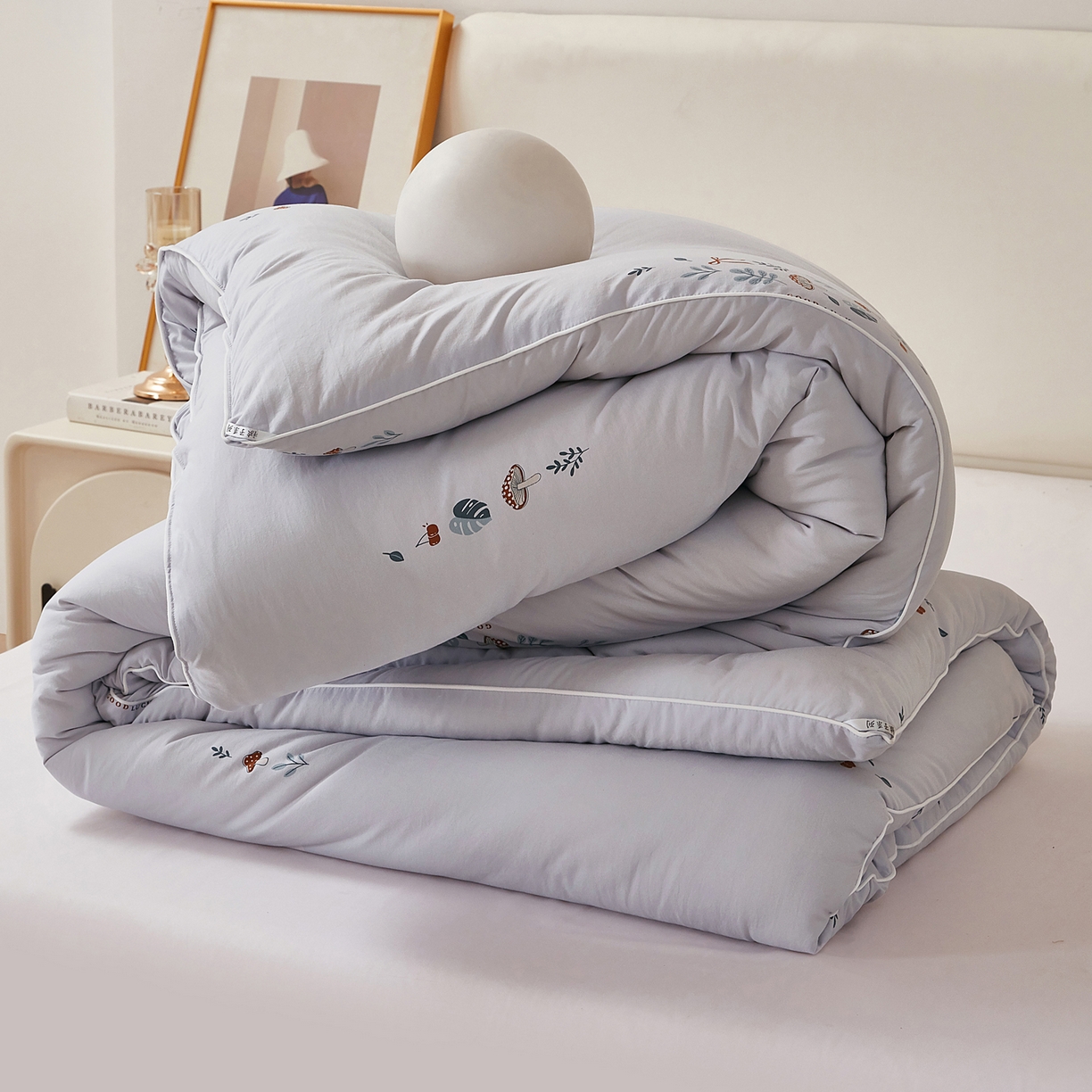 91家纺网 家纺一手货源 找家纺 尊妙被业 2025新款棉小柔大豆被被子被芯春秋被子母被直播批发夏被 春之笙-灰色