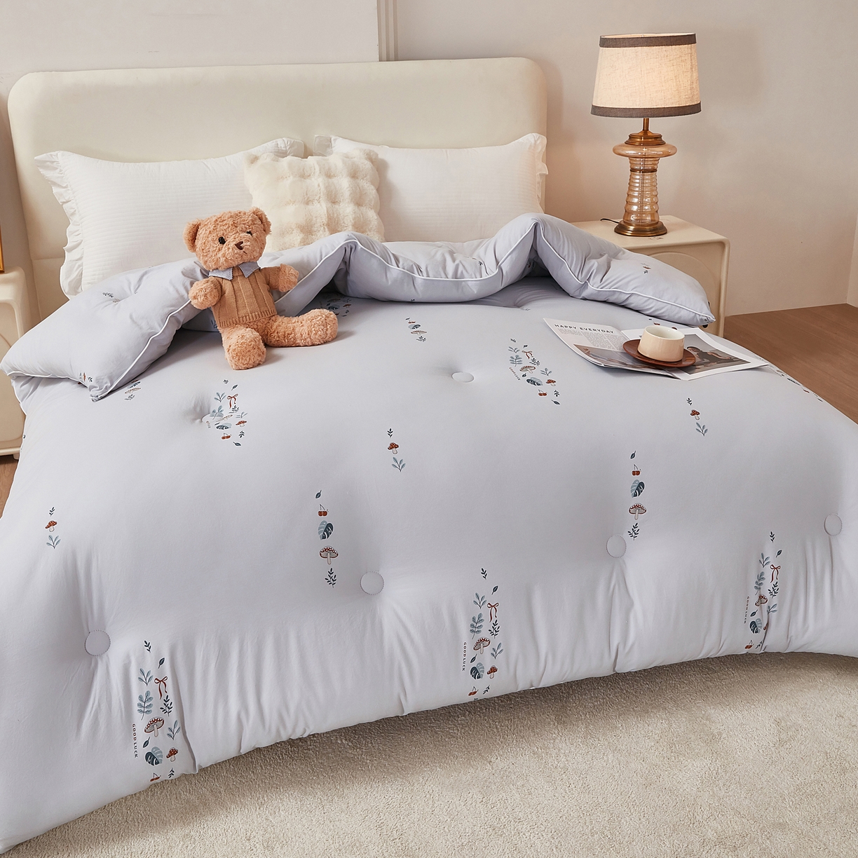 91家纺网 家纺一手货源 找家纺 尊妙被业 2025新款棉小柔大豆被被子被芯春秋被子母被直播批发夏被 春之笙-灰色