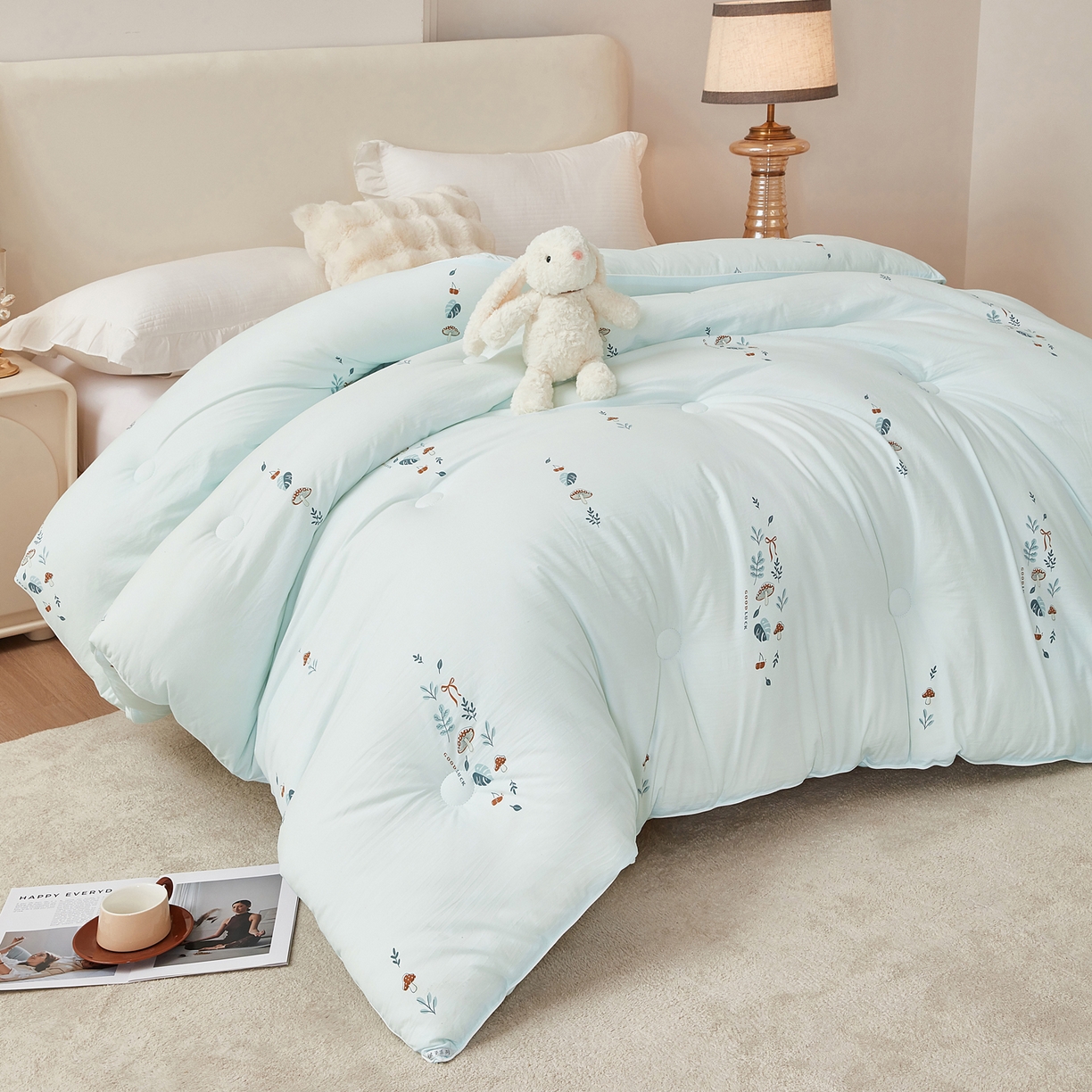 91家纺网 家纺一手货源 找家纺 尊妙被业 2025新款棉小柔大豆被被子被芯春秋被子母被直播批发夏被 春之笙-浅蓝