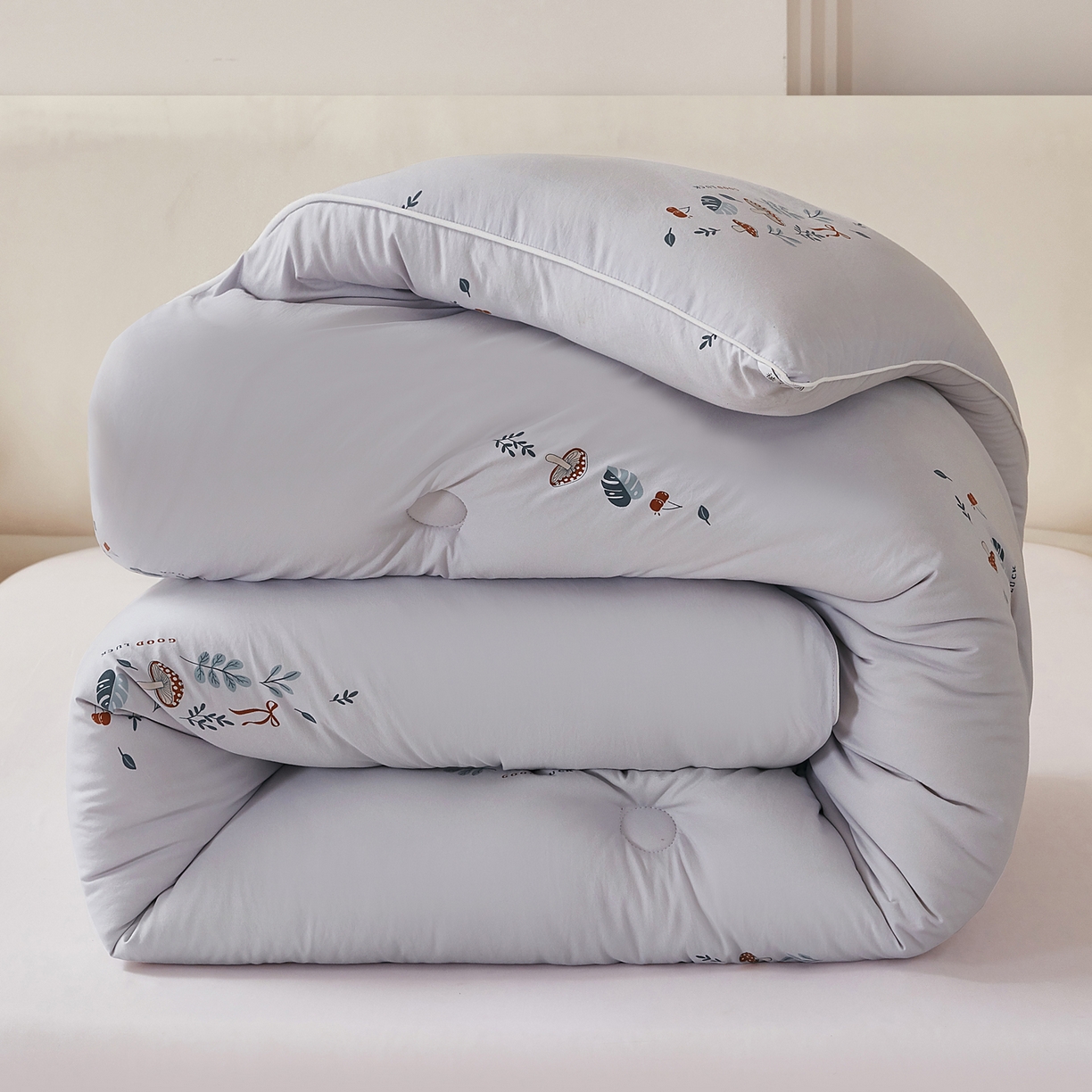 91家纺网 家纺一手货源 找家纺 尊妙被业 2025新款棉小柔大豆被被子被芯春秋被子母被直播批发夏被 春之笙-灰色