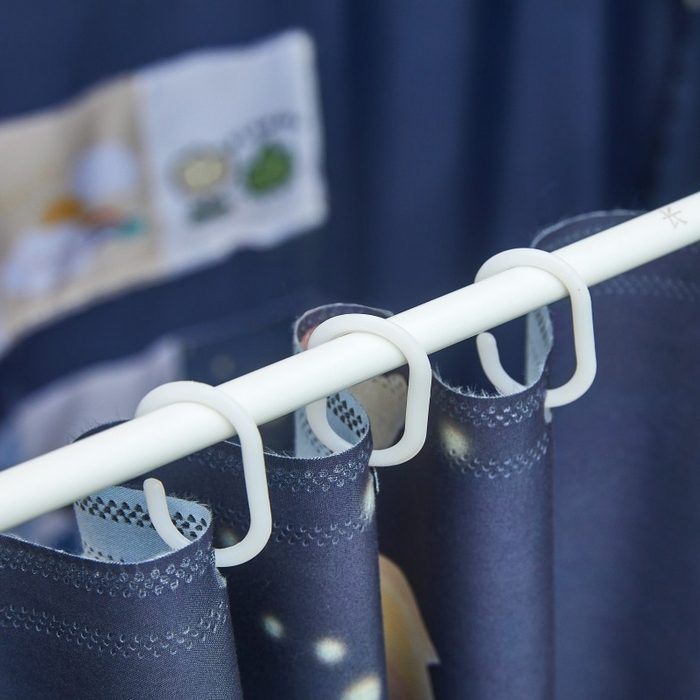 91家纺网 家纺一手货源 找家纺 雪姿家纺 2025新款A类大版印花款物理强遮光纳米技术环保透气超强遮光防蚊学生坐床蚊帐 小狗追蝶