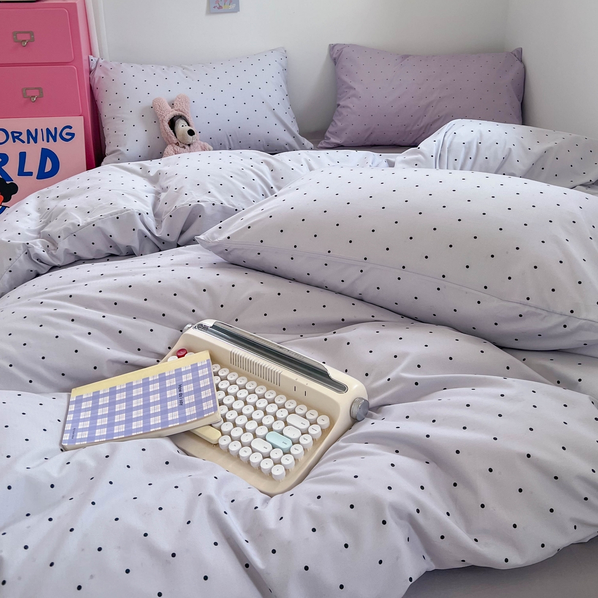 91家纺网 家纺一手货源 找家纺 红嘴企鹅 2025新款云感提花双层纱印花系列四件套 波点灰