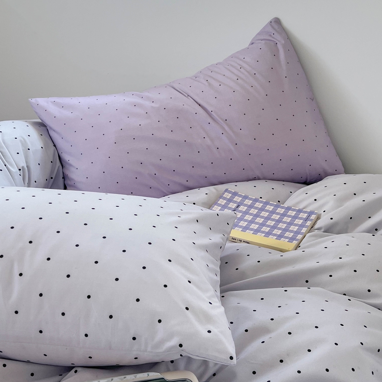 91家纺网 家纺一手货源 找家纺 红嘴企鹅 2025新款云感提花双层纱印花系列四件套 波点灰