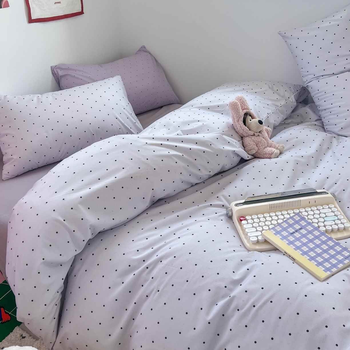 91家纺网 家纺一手货源 找家纺 红嘴企鹅 2025新款云感提花双层纱印花系列四件套 波点灰