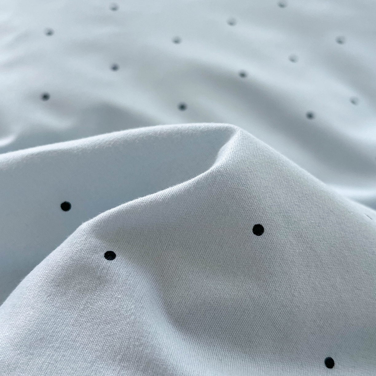 91家纺网 家纺一手货源 找家纺 红嘴企鹅 2025新款云感提花双层纱印花系列四件套 波点蓝