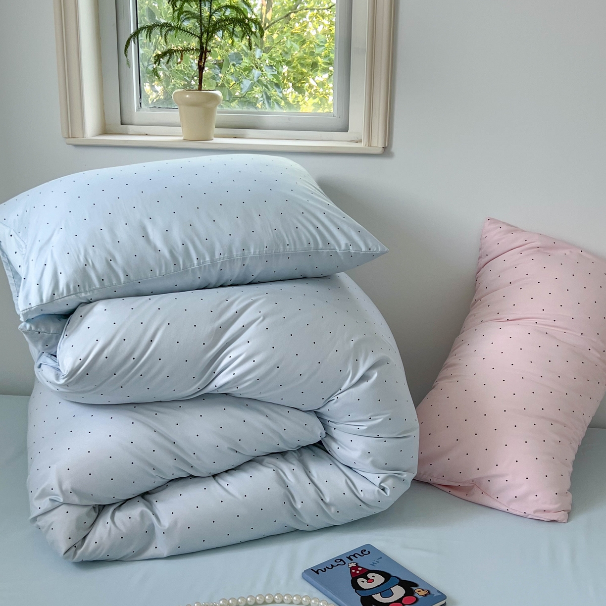 91家纺网 家纺一手货源 找家纺 红嘴企鹅 2025新款云感提花双层纱印花系列四件套 波点蓝