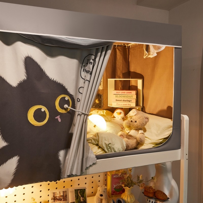 91家纺网 家纺一手货源 找家纺 雪姿家纺 2025新款A类大版印花款物理强遮光纳米技术环保透气超强遮光防蚊学生坐床蚊帐 俏皮小黑