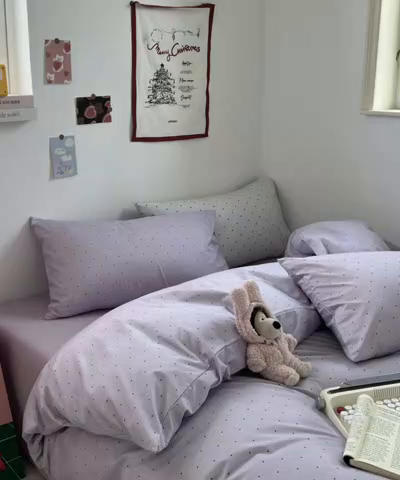 91家纺网 家纺一手货源 找家纺 红嘴企鹅 2025新款云感提花双层纱印花系列四件套 波点紫