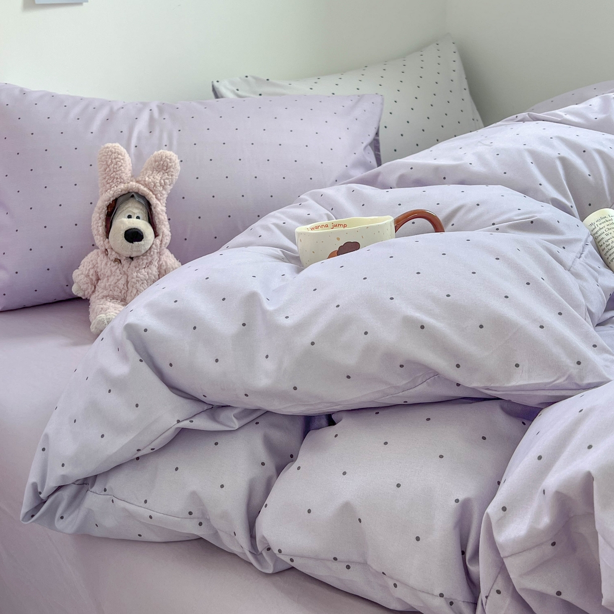 91家纺网 家纺一手货源 找家纺 红嘴企鹅 2025新款云感提花双层纱印花系列四件套 波点紫