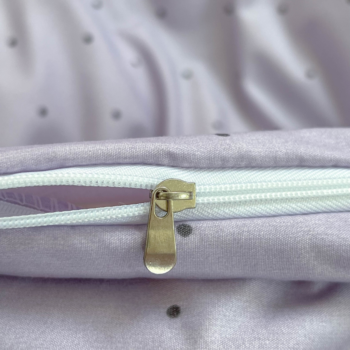 91家纺网 家纺一手货源 找家纺 红嘴企鹅 2025新款云感提花双层纱印花系列四件套 波点紫