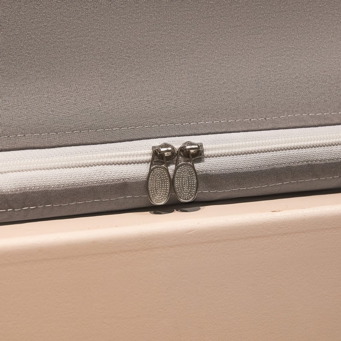 91家纺网 家纺一手货源 找家纺 雪姿家纺 2025新款A类大版印花款物理强遮光纳米技术环保透气超强遮光防蚊学生坐床蚊帐 俏皮小黑