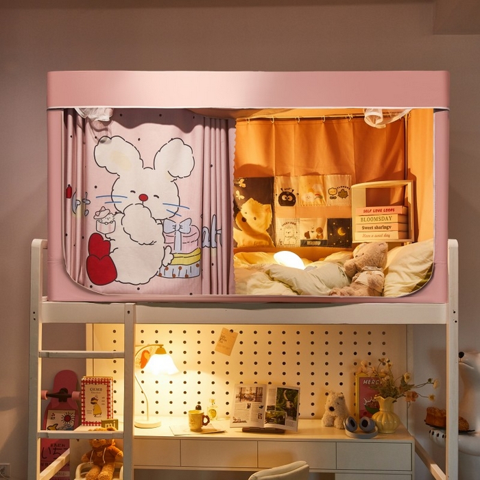 91家纺网 家纺一手货源 找家纺 雪姿家纺 2025新款A类大版印花款物理强遮光纳米技术环保透气超强遮光防蚊学生坐床蚊帐 甜心兔