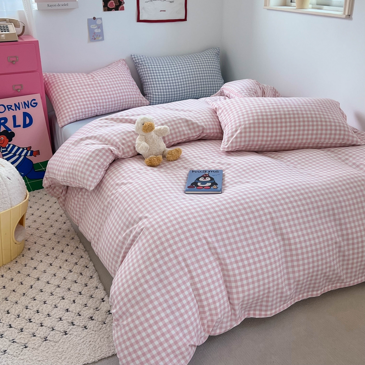 91家纺网 家纺一手货源 找家纺 红嘴企鹅 2025新款云感提花双层纱印花系列四件套 格子粉