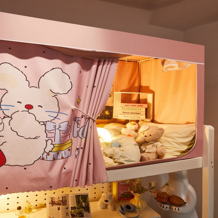 91家纺网 家纺一手货源 找家纺 雪姿家纺 2025新款A类大版印花款物理强遮光纳米技术环保透气超强遮光防蚊学生坐床蚊帐 甜心兔