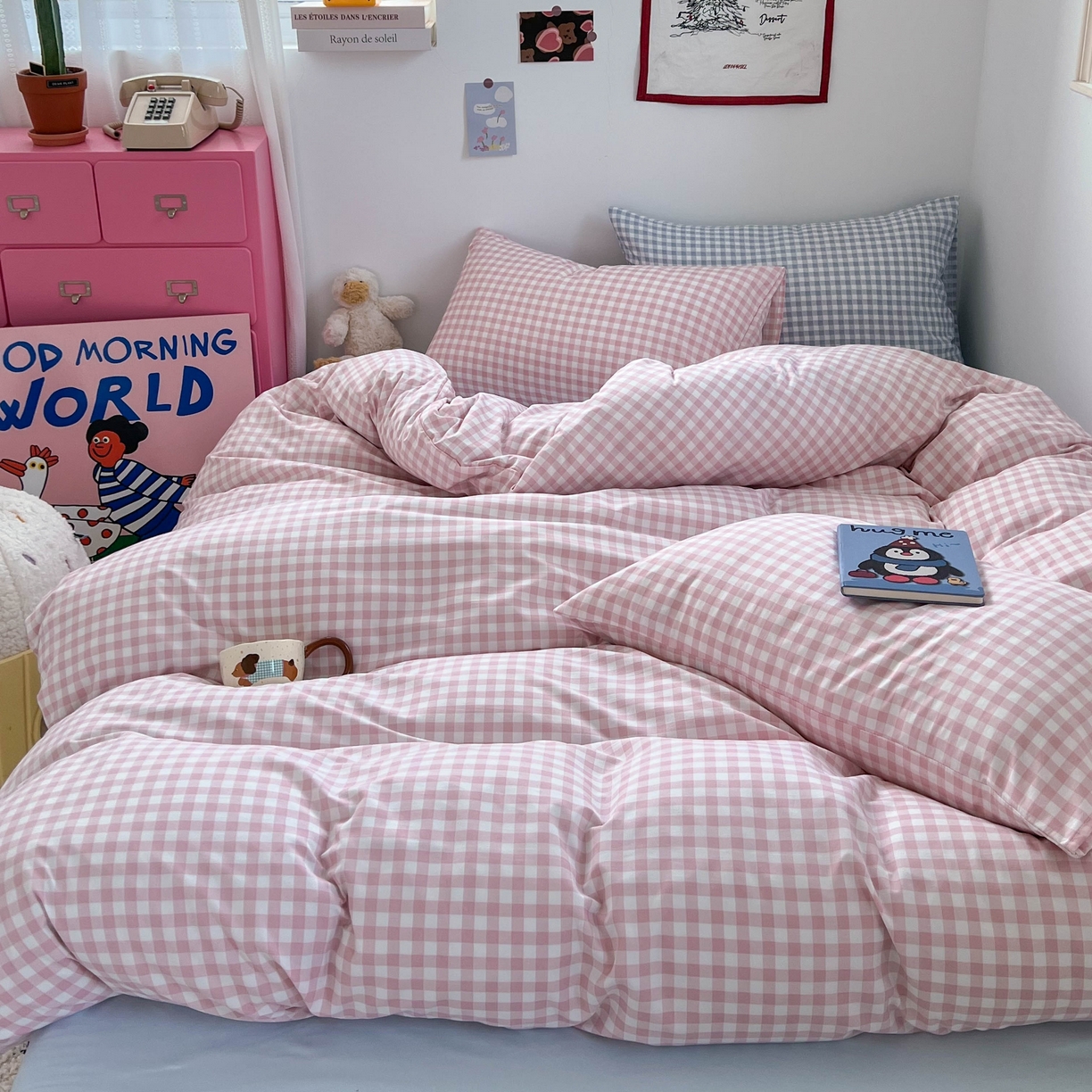 91家纺网 家纺一手货源 找家纺 红嘴企鹅 2025新款云感提花双层纱印花系列四件套 格子粉