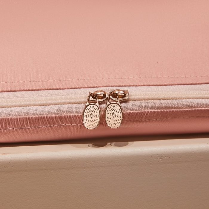 91家纺网 家纺一手货源 找家纺 雪姿家纺 2025新款A类大版印花款物理强遮光纳米技术环保透气超强遮光防蚊学生坐床蚊帐 甜心兔