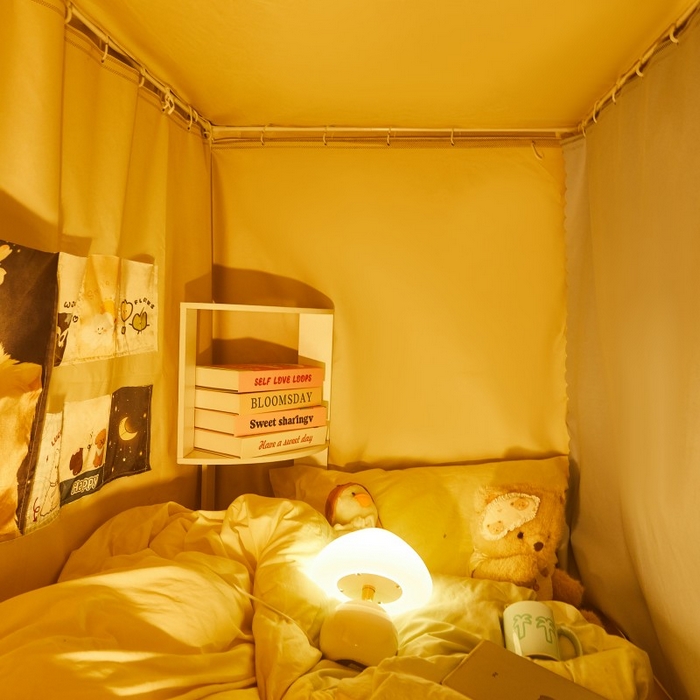 91家纺网 家纺一手货源 找家纺 雪姿家纺 2025新款A类大版印花款物理强遮光纳米技术环保透气超强遮光防蚊学生坐床蚊帐 快乐小汪