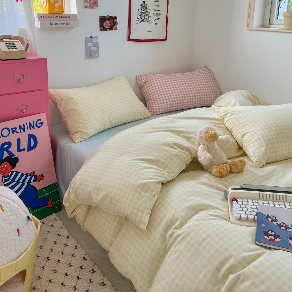 91家纺网 家纺一手货源 找家纺 红嘴企鹅 2025新款云感提花双层纱印花系列四件套 格子黄