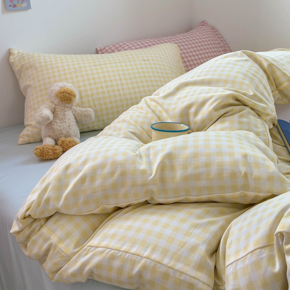 91家纺网 家纺一手货源 找家纺 红嘴企鹅 2025新款云感提花双层纱印花系列四件套 格子黄