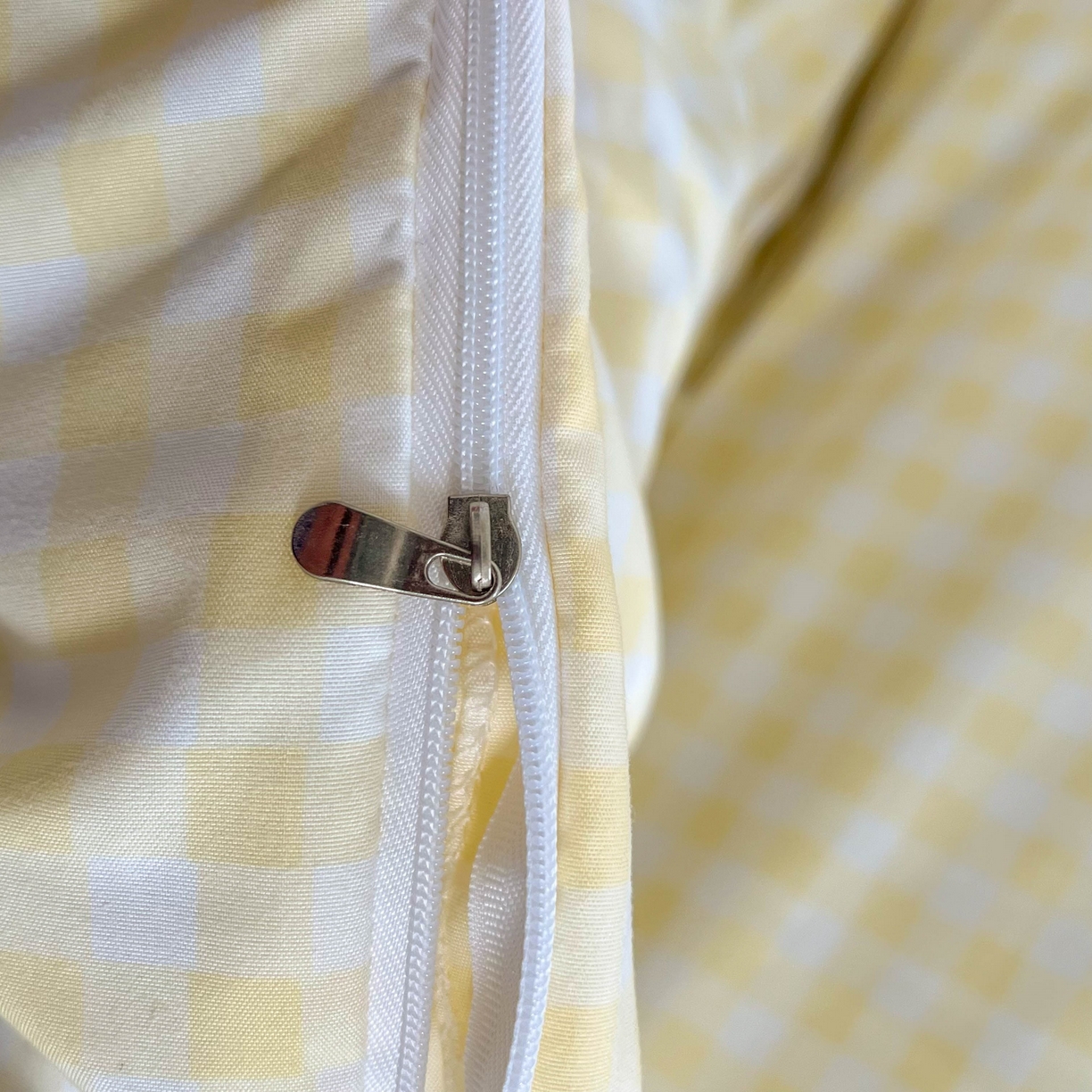 91家纺网 家纺一手货源 找家纺 红嘴企鹅 2025新款云感提花双层纱印花系列四件套 格子黄