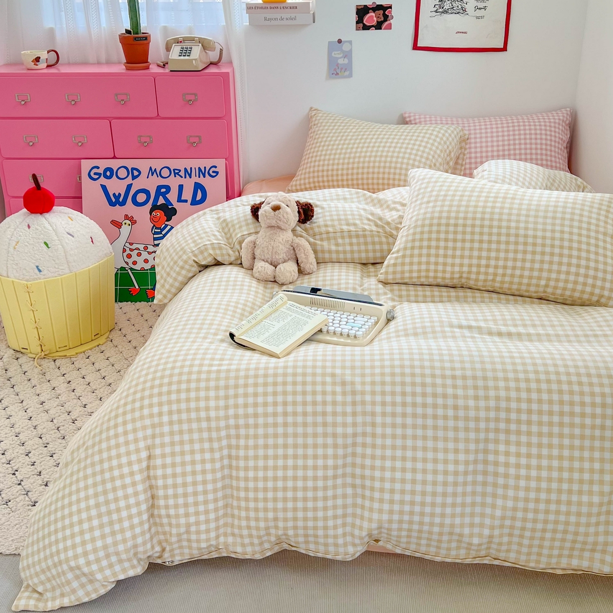 91家纺网 家纺一手货源 找家纺 红嘴企鹅 2025新款云感提花双层纱印花系列四件套 格子咖