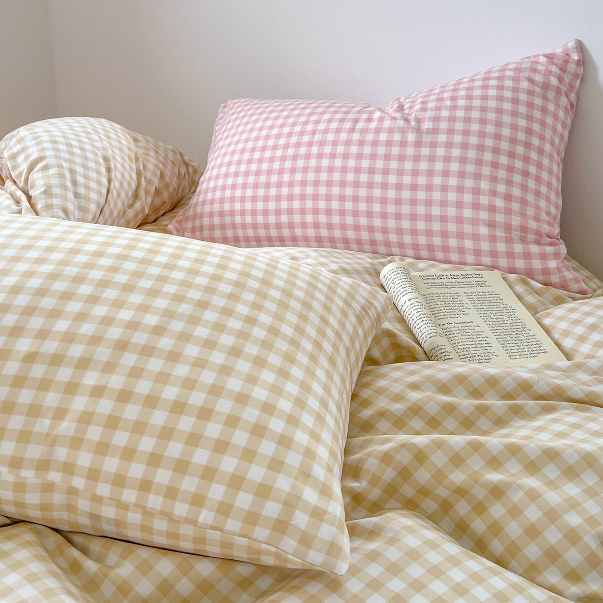 91家纺网 家纺一手货源 找家纺 红嘴企鹅 2025新款云感提花双层纱印花系列四件套 格子咖