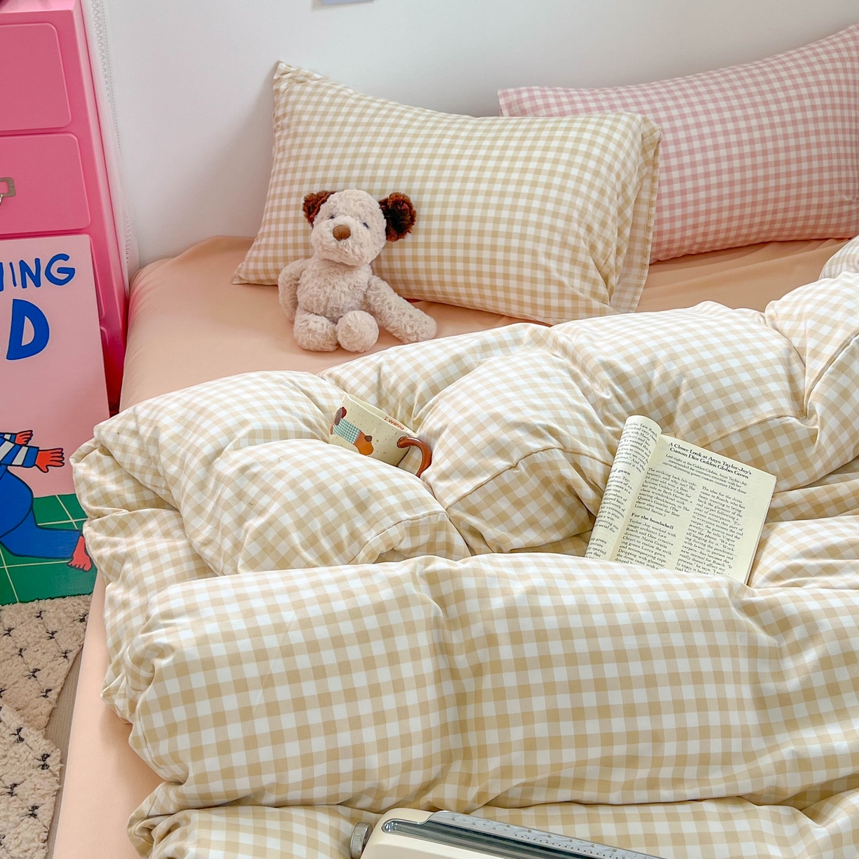 91家纺网 家纺一手货源 找家纺 红嘴企鹅 2025新款云感提花双层纱印花系列四件套 格子咖