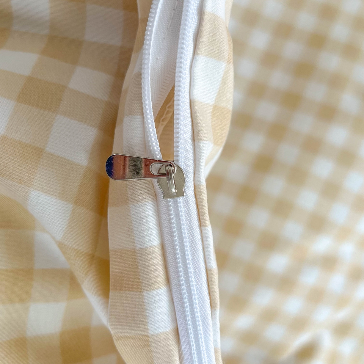 91家纺网 家纺一手货源 找家纺 红嘴企鹅 2025新款云感提花双层纱印花系列四件套 格子咖