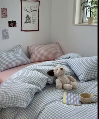 91家纺网 家纺一手货源 找家纺 红嘴企鹅 2025新款云感提花双层纱印花系列四件套 蓝格