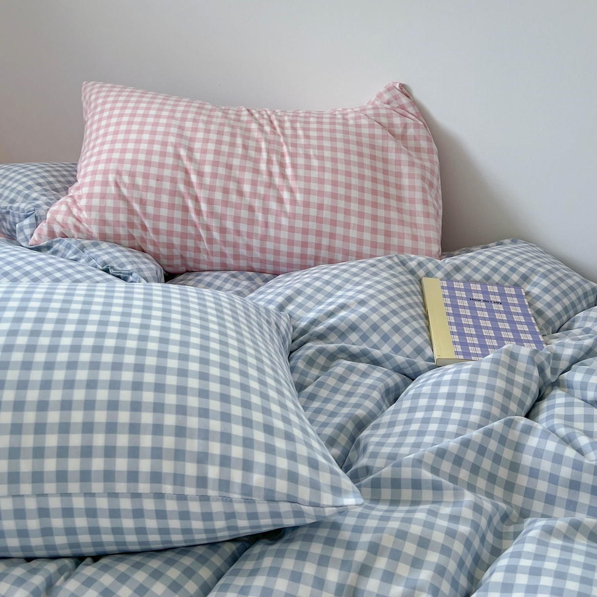 91家纺网 家纺一手货源 找家纺 红嘴企鹅 2025新款云感提花双层纱印花系列四件套 蓝格