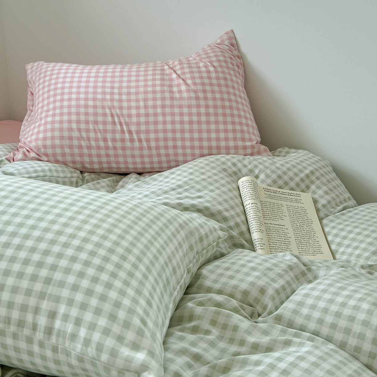 91家纺网 家纺一手货源 找家纺 红嘴企鹅 2025新款云感提花双层纱印花系列四件套 绿格