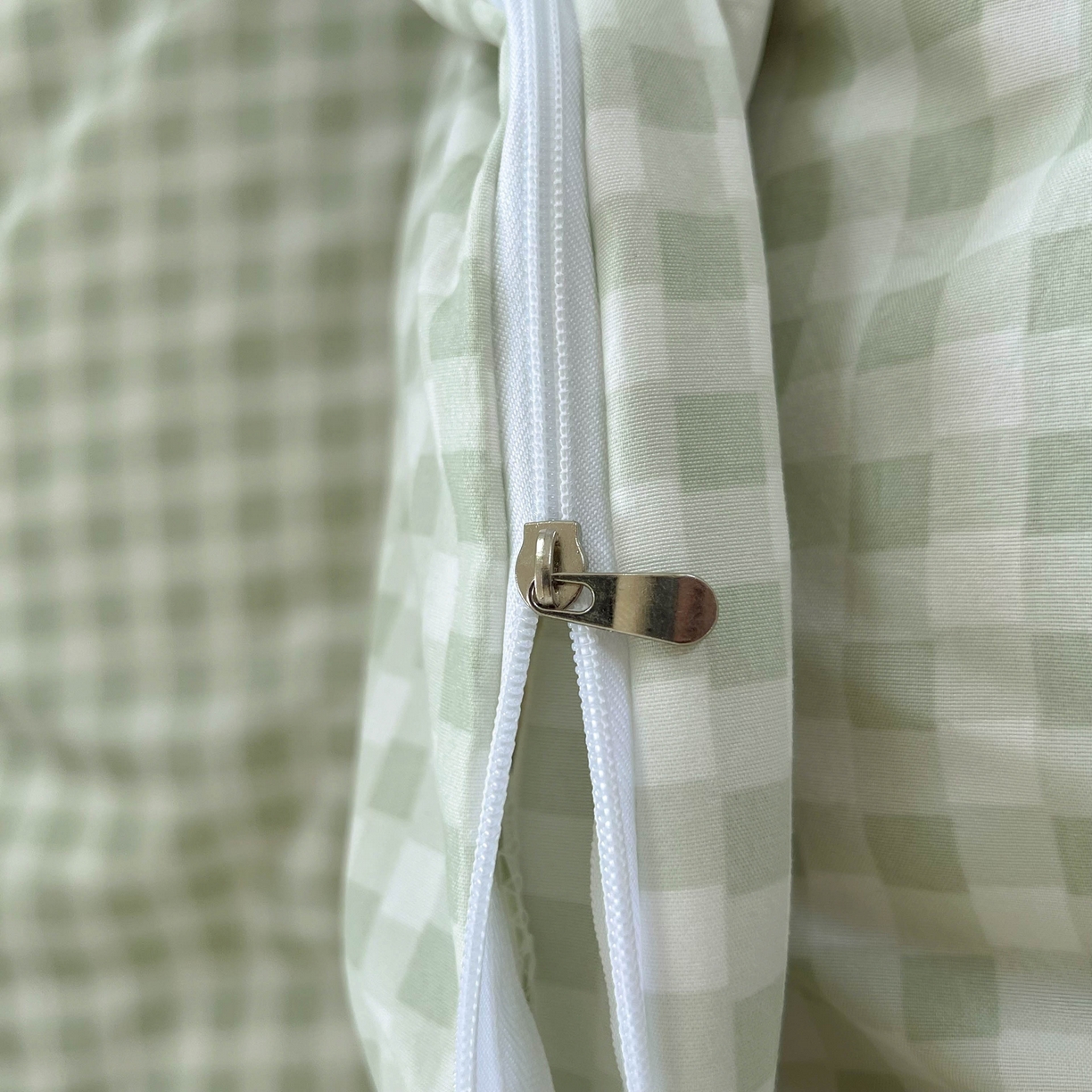 91家纺网 家纺一手货源 找家纺 红嘴企鹅 2025新款云感提花双层纱印花系列四件套 绿格