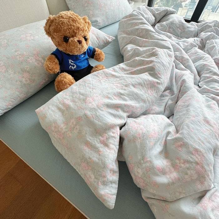 91家纺网 家纺一手货源 找家纺 8+8 2025新款全棉A类母婴级抗菌有氧全棉双层纱亲肤全棉小清新印花三件套四件套 简约款-莱茵河畔