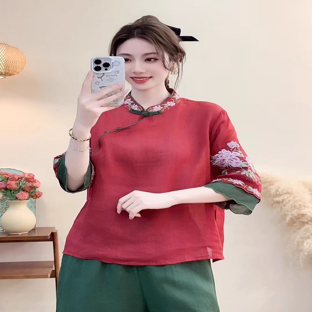 91家纺网 家纺一手货源 找家纺 （总）洛兰沙家居馆【只代发】【只代发】 2025春夏新款复古立领斜襟盘扣七分袖T恤文艺刺绣苎麻显瘦上衣女