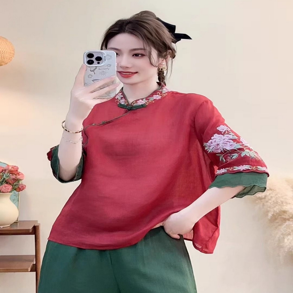 91家纺网 家纺一手货源 找家纺 （总）洛兰沙家居馆【只代发】【只代发】 2025春夏新款复古立领斜襟盘扣七分袖T恤文艺刺绣苎麻显瘦上衣女