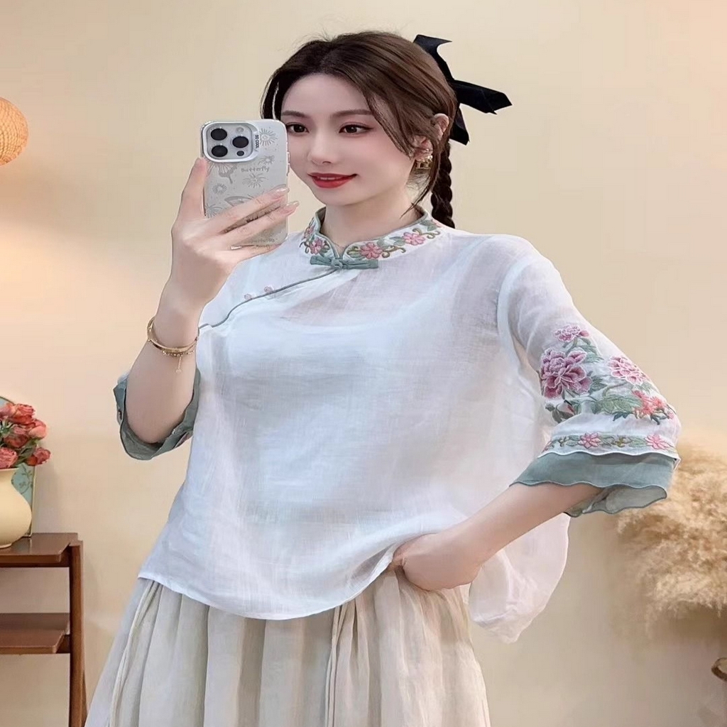 91家纺网 家纺一手货源 找家纺 （总）洛兰沙家居馆【只代发】【只代发】 2025春夏新款复古立领斜襟盘扣七分袖T恤文艺刺绣苎麻显瘦上衣女