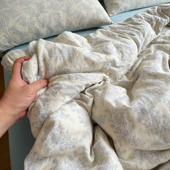 91家纺网 家纺一手货源 找家纺 8+8 2025新款全棉A类母婴级抗菌有氧全棉双层纱亲肤全棉小清新印花三件套四件套 简约款-蓝轩