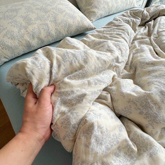 91家纺网 家纺一手货源 找家纺 8+8 2025新款全棉A类母婴级抗菌有氧全棉双层纱亲肤全棉小清新印花三件套四件套 简约款-蓝轩