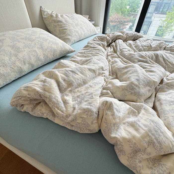 91家纺网 家纺一手货源 找家纺 8+8 2025新款全棉A类母婴级抗菌有氧全棉双层纱亲肤全棉小清新印花三件套四件套 简约款-蓝轩