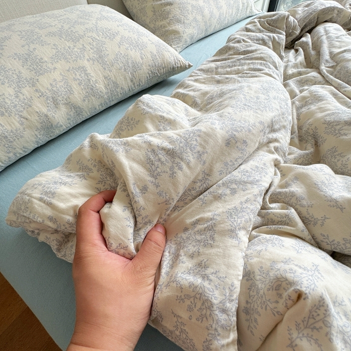 91家纺网 家纺一手货源 找家纺 8+8 2025新款全棉A类母婴级抗菌有氧全棉双层纱亲肤全棉小清新印花三件套四件套 简约款-蓝轩