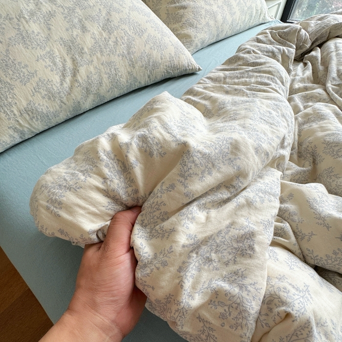 91家纺网 家纺一手货源 找家纺 8+8 2025新款全棉A类母婴级抗菌有氧全棉双层纱亲肤全棉小清新印花三件套四件套 简约款-蓝轩