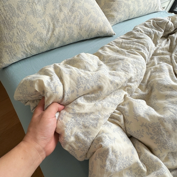 91家纺网 家纺一手货源 找家纺 8+8 2025新款全棉A类母婴级抗菌有氧全棉双层纱亲肤全棉小清新印花三件套四件套 简约款-蓝轩