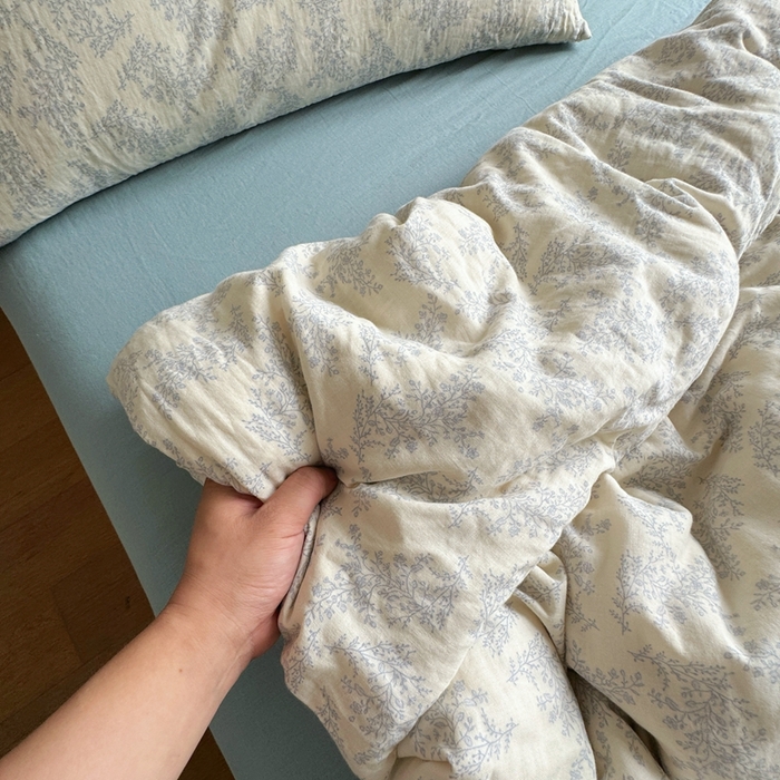 91家纺网 家纺一手货源 找家纺 8+8 2025新款全棉A类母婴级抗菌有氧全棉双层纱亲肤全棉小清新印花三件套四件套 简约款-蓝轩