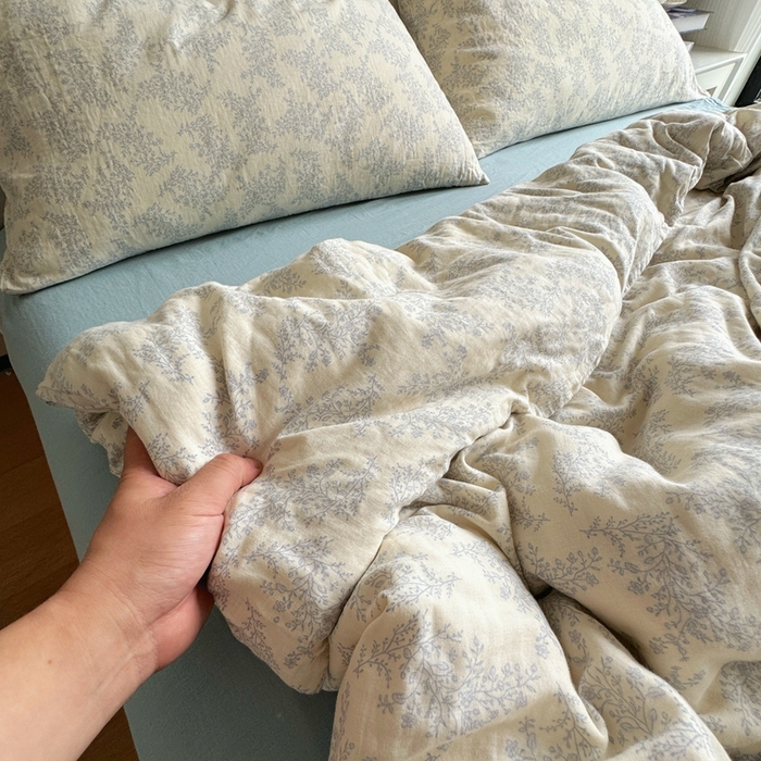 91家纺网 家纺一手货源 找家纺 8+8 2025新款全棉A类母婴级抗菌有氧全棉双层纱亲肤全棉小清新印花三件套四件套 简约款-蓝轩