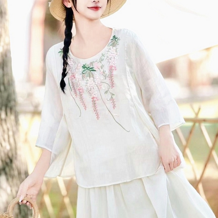 91家纺网 家纺一手货源 找家纺 （总）洛兰沙家居馆【只代发】【只代发】 2025春夏新款刺绣苎麻显瘦立领斜襟盘扣七分袖T恤上衣女