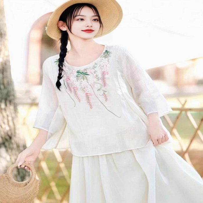 91家纺网 家纺一手货源 找家纺 （总）洛兰沙家居馆【只代发】【只代发】 2025春夏新款刺绣苎麻显瘦立领斜襟盘扣七分袖T恤上衣女